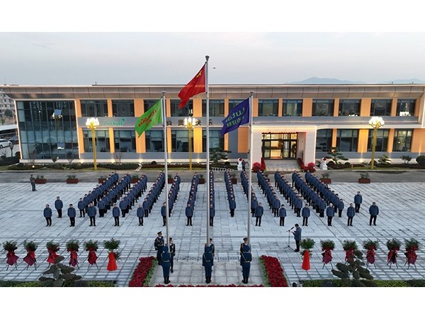 『集团资讯』鲁泰产发集团新办公区启用  升旗仪式隆重举行